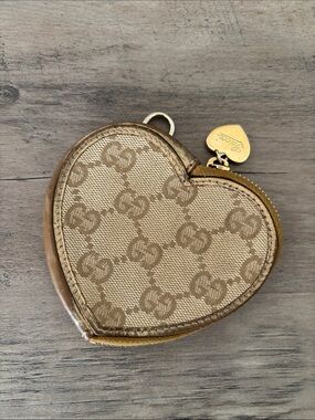 Gucci Beige/Brown GG Canvas Heart Coin Pouch with Gold Charm vintage